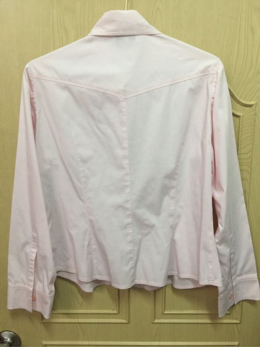 百貨專櫃GINKOO38粉紅色長袖襯衫～搭配褲子或裙子皆可～100%純棉～料子挺～穿起來更有精神～