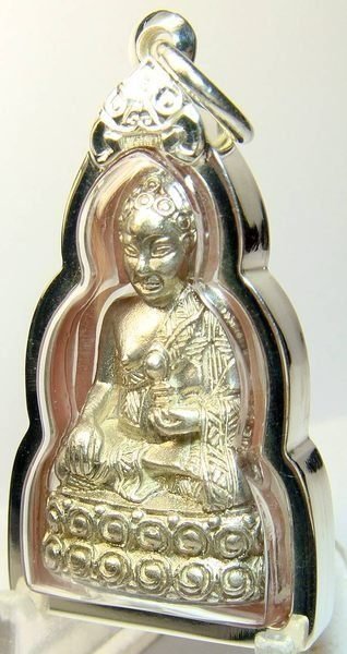菩多佛教文物N18-瓦帕息拉達納瑪哈踏寺2545~2548加持3年銀質藥師佛