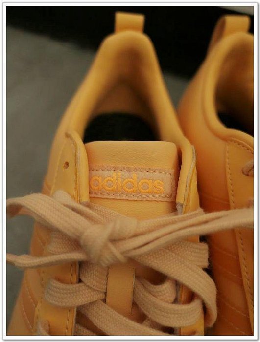 adidas 潮流時尚 粉橘色 個性有型 春夏必備 平底鞋 運動鞋 走路鞋 休閒鞋 一O一元起標無底價
