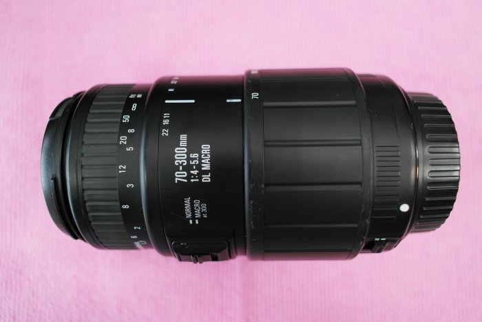 Sigma 70-300mm 1:4-5.6 DL MACRO | Yahoo奇摩拍賣