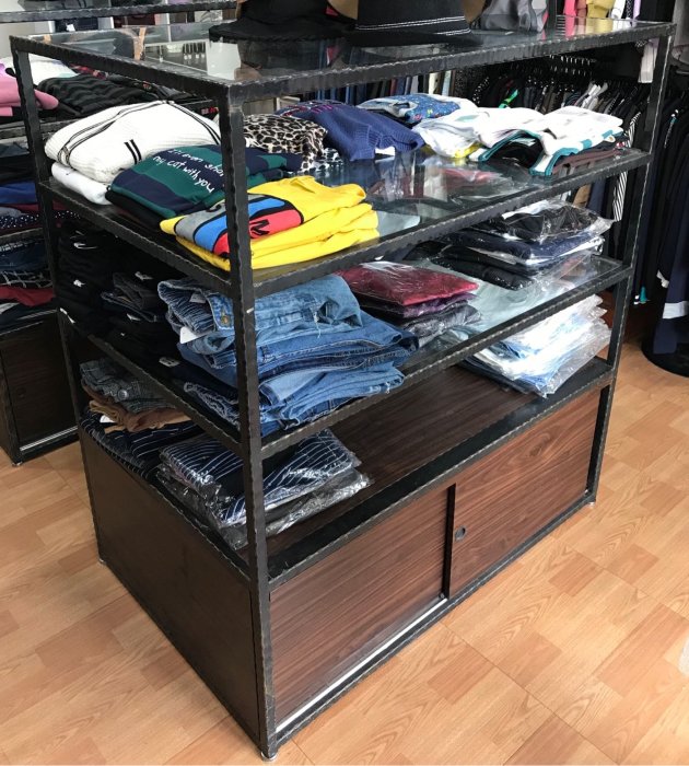 二手 服飾店 中島櫃 展示櫃 層板櫃 玻璃 工業風(原價27000元）