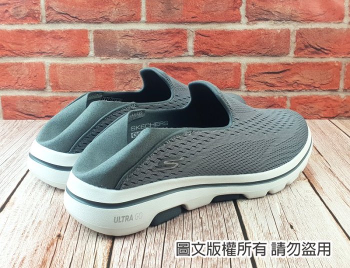 【琪琪的店】SKECHERS 男款 GO WALK 5 套入款 半拖鞋 踩後跟 休閒鞋 健走鞋 55523CHAR 灰