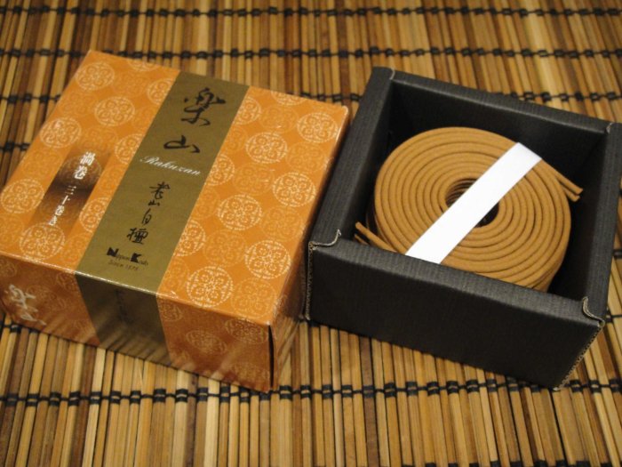 【啟秀齋】日本香堂 Nippon Kodo 樂山環香系列 老山白檀 (30卷入) 老山檀 香環