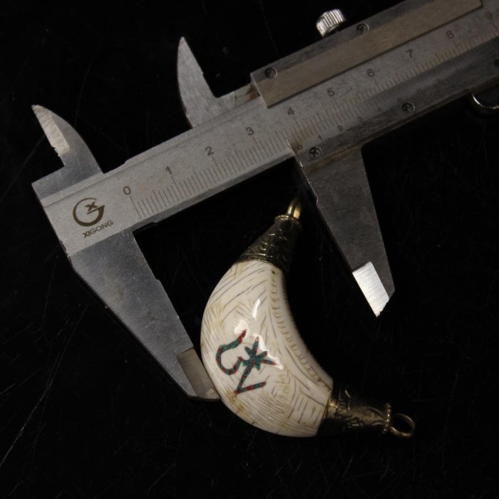 尼泊爾收老天然硨磲貝殼包銀護身符吊墜     重17克    11623古玩 收藏 古董