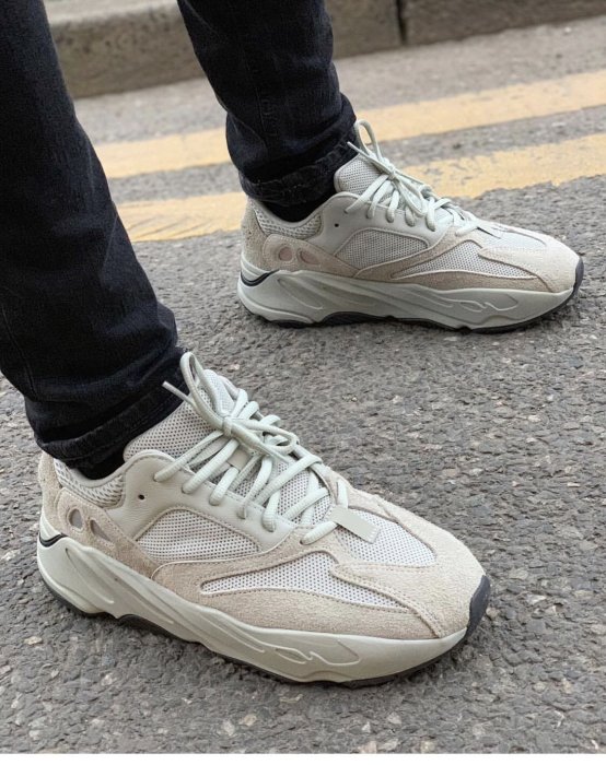 Adidas Yeezy boost 700 Salt 海鹽全新正品歐洲公司貨現貨供應！歡迎跳