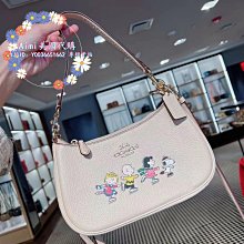 Aimi精品代購 Coach CE861 蔻馳新款Snoopy史努比女士腋下包 半月包 附購證 商品吊牌標籤