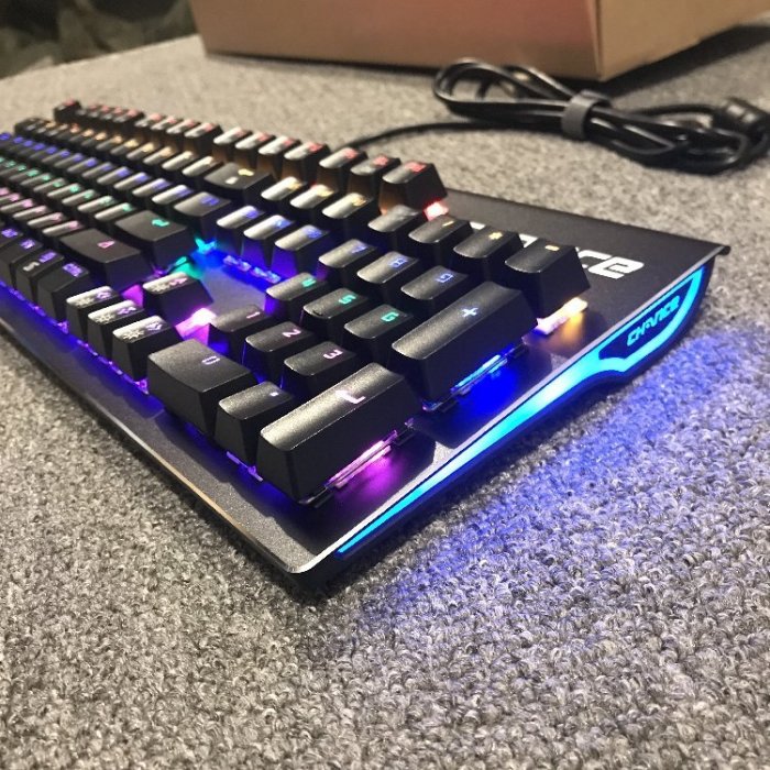 現貨 機械鍵盤庫存外貿便宜處理機械鍵盤青軸RGB混光熱插拔104大手托黑軸新包裝