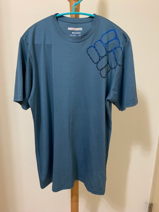 衣市藍~Columbia 短袖排汗T恤 (M~藍灰~) (210625)