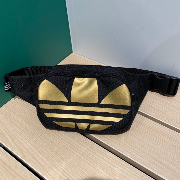 【豬豬老闆】ADIDAS ORIGINALS WAIST BAG 黑金 大LOGO 側背包 腰包 FT8917