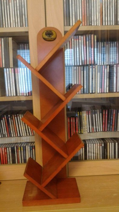 精美CD、DVD整理架、書架-實木製，獨特造型不佔空間又美觀。以前知名胡桃鉗家飾精品店產品。