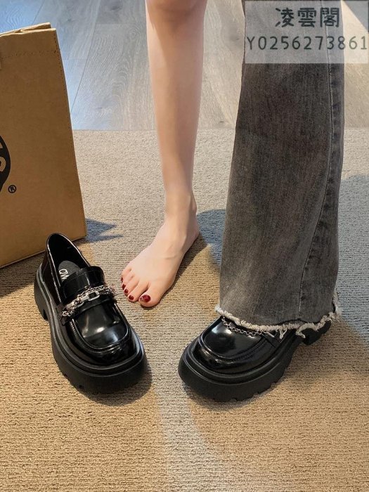 賈不假夏天樂福鞋女士2023年新款時尚法式復古金屬鏈粗跟小皮鞋潮