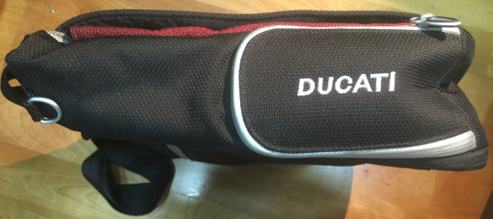 美國知名品牌 TUMI x 義大利重機 Ducati 跨界合作聯名限量大型筆電郵差包(大特價出清)