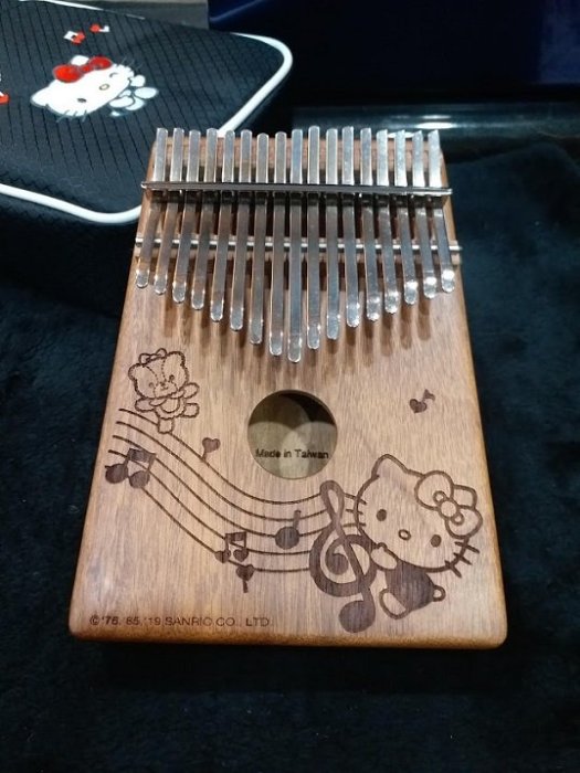 [魔立樂器] Hello Kitty卡林巴拇指琴 三麗鷗授權 台灣設計製造 全球首發 附全套配件 防偽雷標 樟木實木