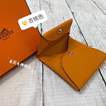 《真愛名牌精品》Hermes BASTIA 杏桃色 對開釦子卡片零錢包 *全新品*代購