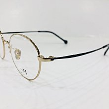 《名家眼鏡》PLUS M日本設計師品牌MA-JI文青款圓框金色面配深藍色光學純鈦金屬框 PMJ-047 col.1
