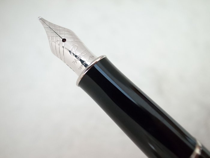 A945 派克 法國製 商籟黑色烤漆 18k細字尖鋼筆(7成新小退漆有刻字)