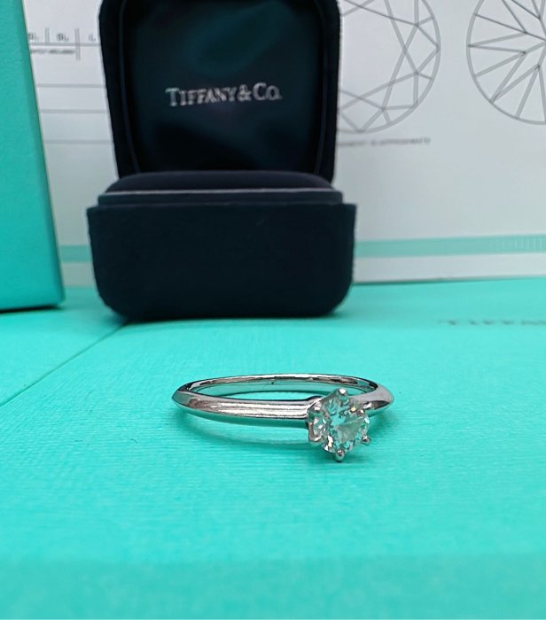 【全聯流當品】Tiffany&Co. 蒂芬妮 鑽石戒指  六爪PT950鉑金 0.30ct  女戒 求婚鑽戒