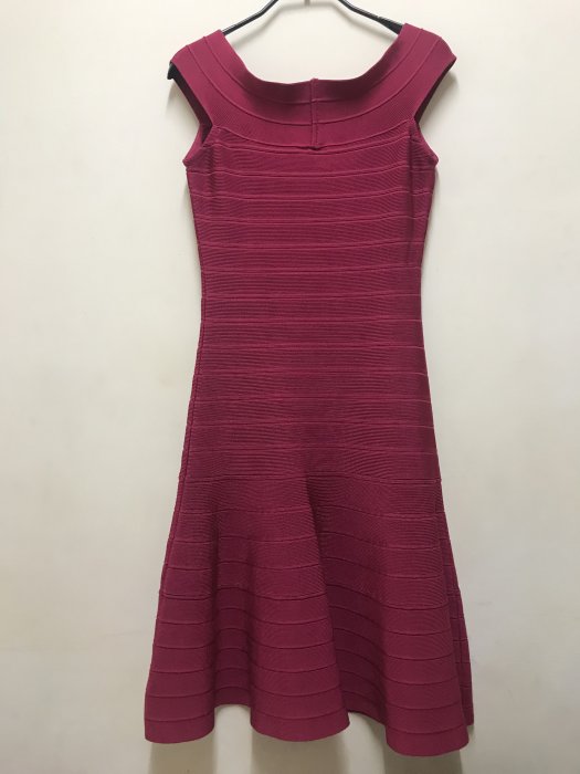 愛美妝－全新 iROO  深桃紅簡單造型小禮服 洋裝