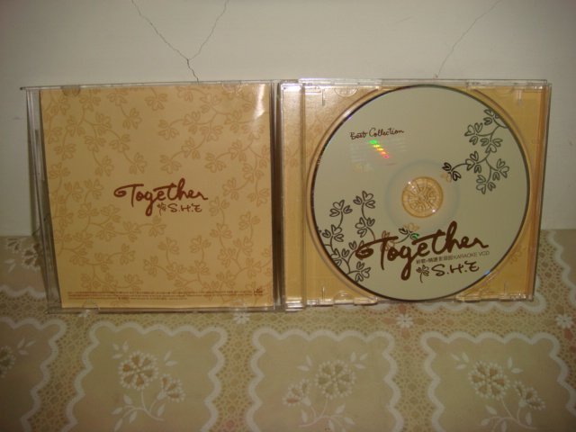 二手CD SHE  VCD  新歌+精選  SHE   VCD   新歌+精選    二手CD    二手DVD  --