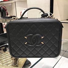 Chanel A93344 CC Filigree Vavnity Case Bag 中型荔枝紋鍊帶包