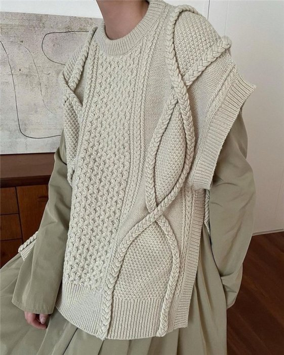 CLANE CABLE KNIT VEST-