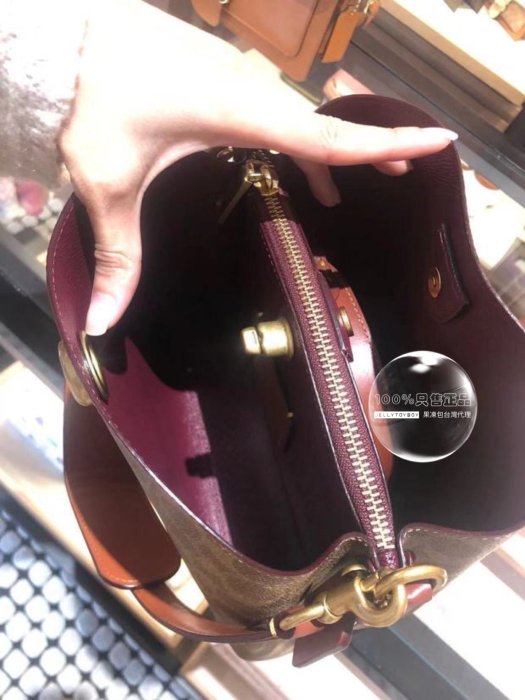 台灣現貨 Coach 全新正品 C3890 經典老花帆布 WILLOW 三夾層HOBO包 平價版LV水桶包