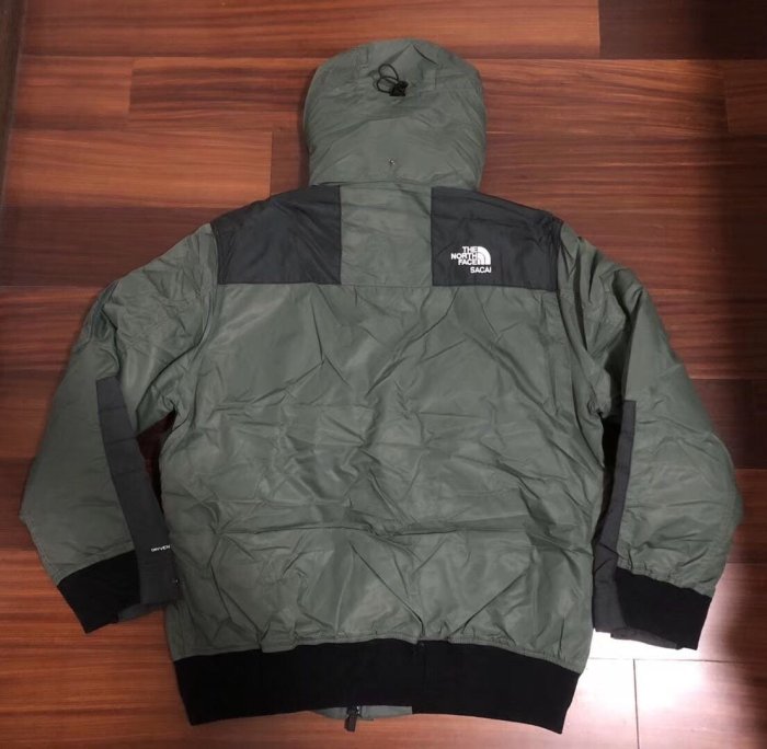 【熱賣精選】 美國正品THE NORTH FACE x 日本SACAI  BOMBER JACKET 合作聯名款軍綠色羽