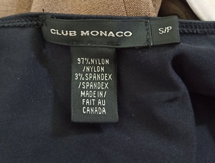 都會名牌【Club Monaco】黑色素面重磅保暖上衣~pbx1