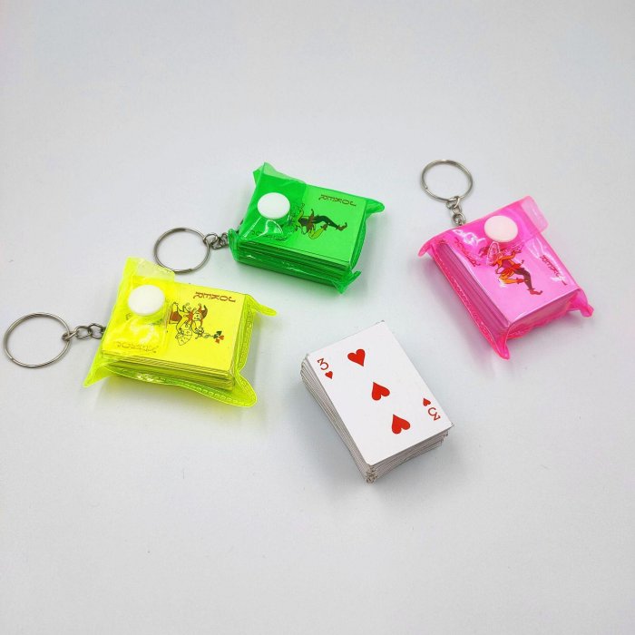 批發 批發 現貨跨境熱賣迷你撲克鑰匙扣掛件 紙質工藝小禮品兒童益智玩具鑰匙扣