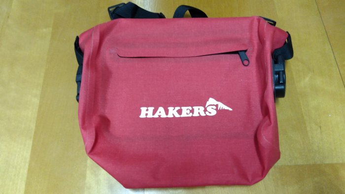 Hakers-防水輕量腰包（也可側背）黑紅兩色27cmX24cmX7cm,全新未拆，原價1580