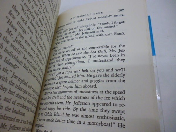 買滿500免運&-- 《The Mystery of Cabin Island (Hardy Boys, Book 8)》ISBN:0448089084│Grosset