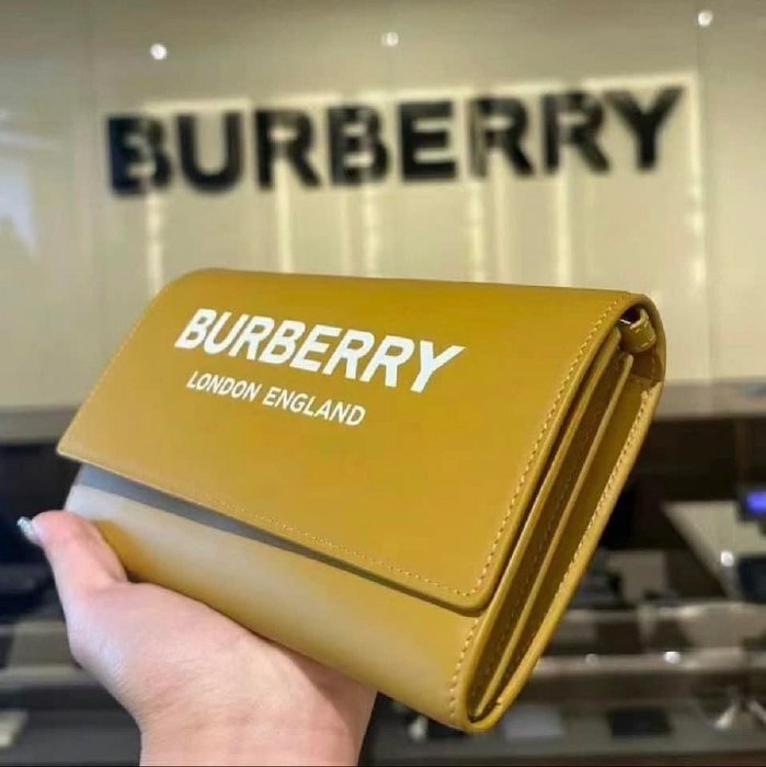 （🎉已售）全新附購證✨ BURBERRY巴寶莉經典LOGO全皮革WOC手拿/斜背包(黃色)