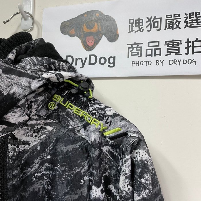 水墨畫穿上身 跩狗嚴選 極度乾燥 Superdry 經典款 三排拉鍊 風衣 刷毛保暖 外套 防風 螢光綠 黑迷彩 黑白