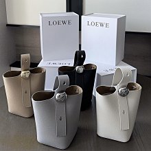 新品上市~美國代購Loewe 羅意威Pebble新款牛皮水桶包/斜跨包*附購證
