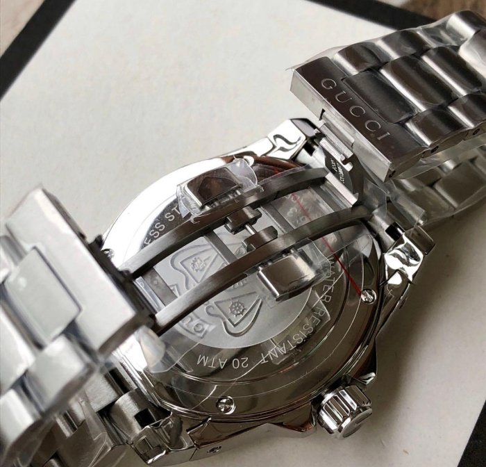 GUCCI Dive 陶瓷圈 白色面錶盤 銀色不鏽鋼錶帶 石英 男士手錶 YA136302
