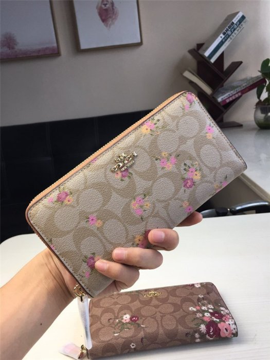 空姐精品代購 COACH 31778 經典熱賣款 女士小碎花 印花皮夾 手拿包 拉鏈長夾 長款錢包 內置12卡位 附購證