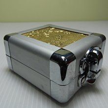 【競標網】高級首飾專用鋁製(銀色)鑲金胸墬珠寶盒(天天超低價起標、價高得標、限量一件、標到賺到)