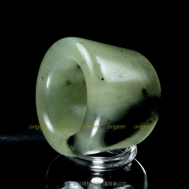 珍珠林~加寬版板戒(指)~A貨飄墨翠玉(內徑22.5mm.國際戒圍23號)#012
