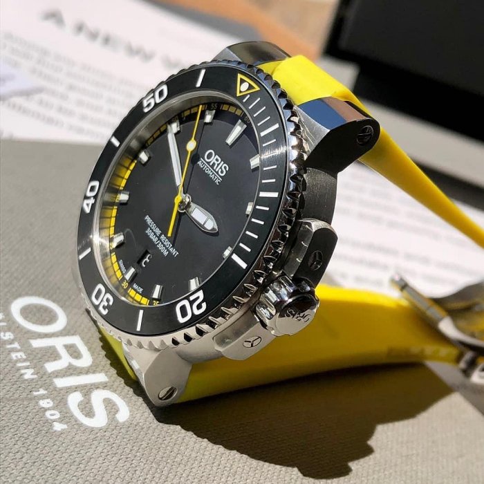 ORIS Aquis Date 黑色面錶盤 黃色橡膠錶帶 男士 自動機械腕錶 0173376534127-0742633EB 防水300M潛水錶