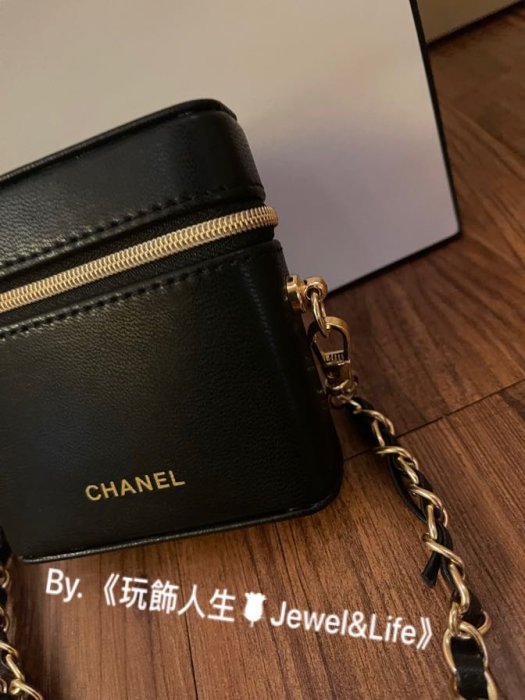 品牌VIP經典贈品MAKE UP系列💯 CHANEL 香奈兒 超美 黑色 金扣 改造口紅包 硬包 小廢包 斜背包