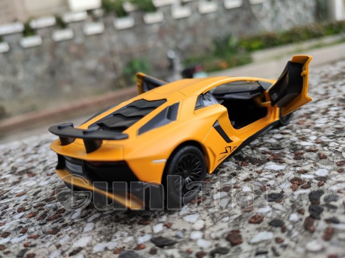 藍寶堅尼 LP 750-4 SV 五吋金屬模型車 AVENTADOR SUPER VELOCE 大牛 670