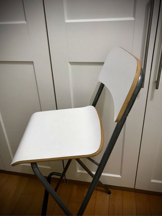很新💕 IKEA 折疊吧台椅, 白色（腳管灰色）適用檯面110公分高，吧檯折疊高腳椅