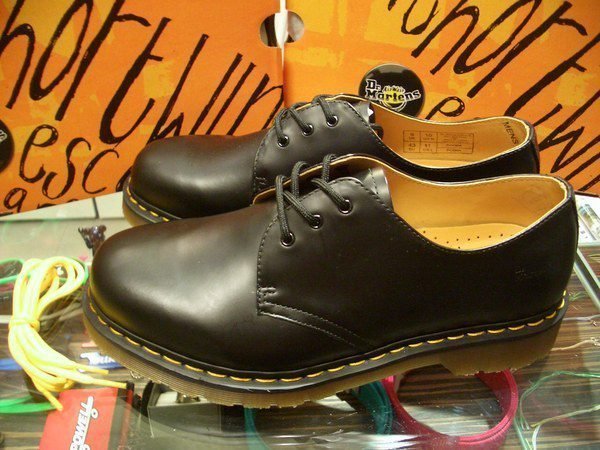 { POISON } Dr. Martens 3孔皮鞋式短靴 1461硬派經典 UK7 (US8)