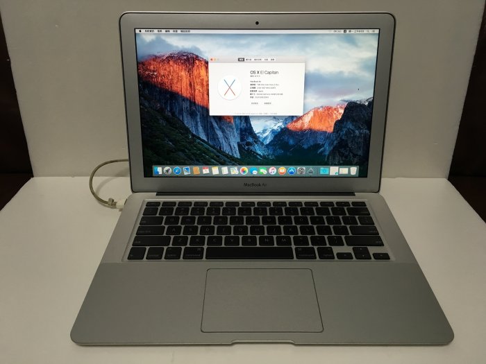 蘋果原裝拆機13吋 MacBook Air A1369 美品螢幕單購或交換，5000元起。另有主機板單購 維修