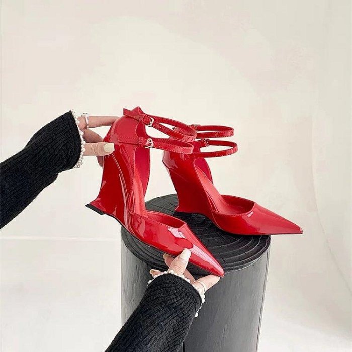 熱銷#Ferragamo 菲拉格慕紅色高跟鞋高級感小白同款包頭真皮婚鞋