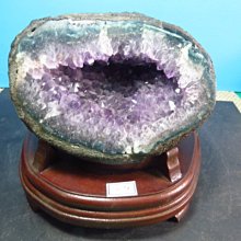 【競標網】天然高檔烏拉圭紫水晶小型晶洞2.7公斤(贈特製木座)(網路特價品、原價5500元)限量一件