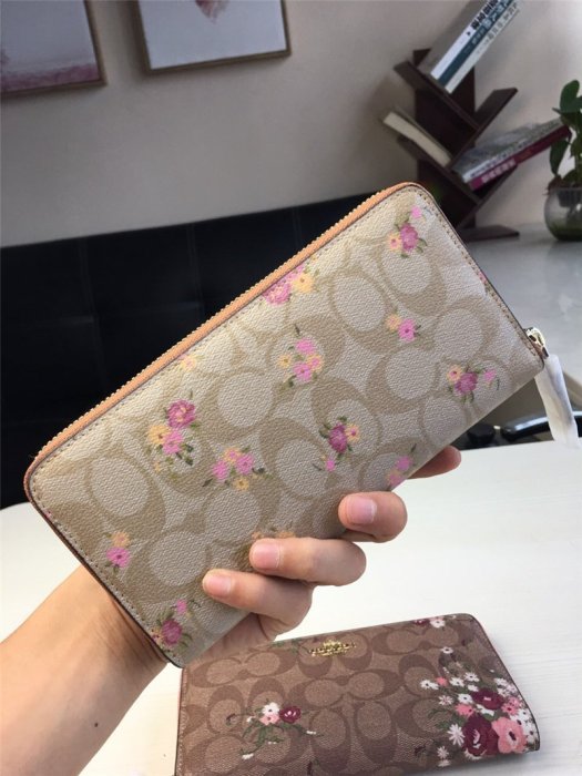 空姐精品代購 COACH 31778 經典熱賣款 女士小碎花 印花皮夾 手拿包 拉鏈長夾 長款錢包 內置12卡位 附購證