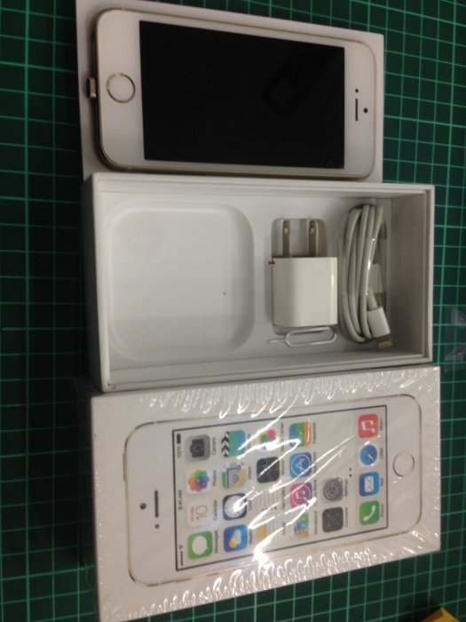 **最殺小舖**中古iphone5s 金 16G 二手iphone5s 小傷 台灣公司貨 另有iphone5 $3500