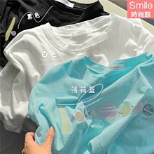 【V3369】SMILE-春夏亮相．圓領刺繡寬鬆短袖上衣