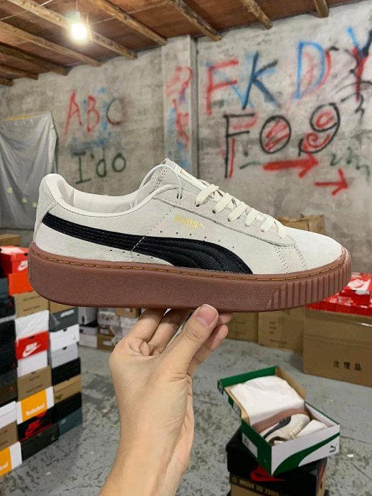 【零點旗艦店】彪馬Puma Basket Platform Scallop 米白生膠 蕾哈娜二代 休閑鞋 鞋面材質配搭透氣孔設計柔軟透氣，適合日常穿著。